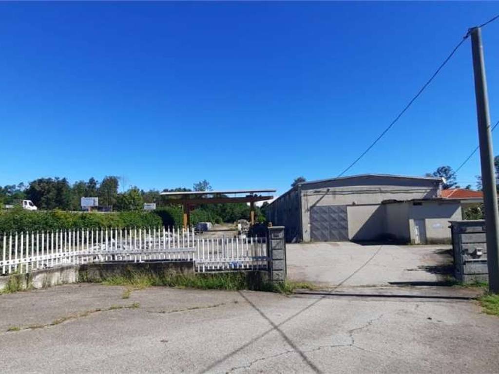 locale commerciale in vendita a Romagnano Sesia