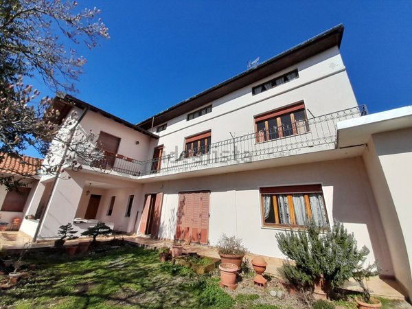 casa indipendente in vendita a Romagnano Sesia