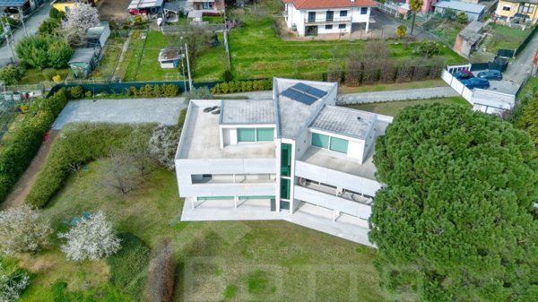 casa indipendente in vendita a Romagnano Sesia