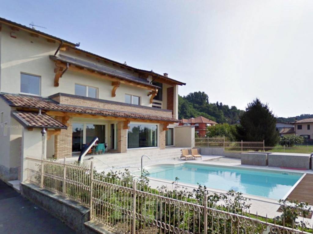 casa indipendente in vendita a Romagnano Sesia