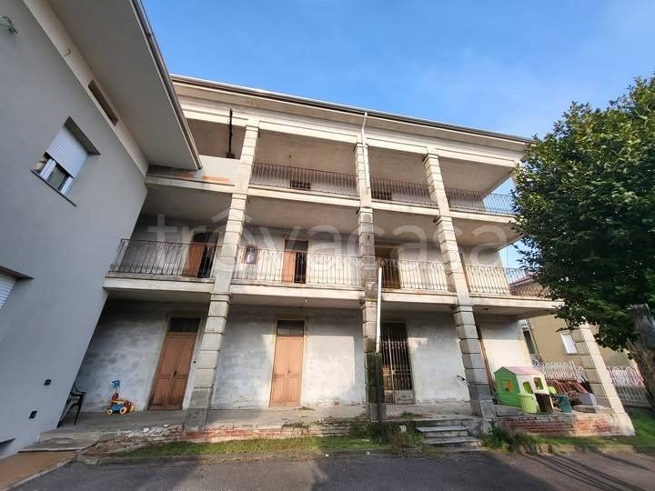 casa indipendente in vendita a Romagnano Sesia