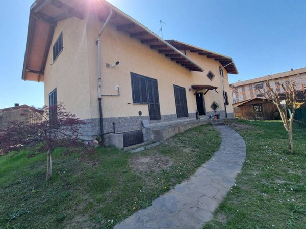 casa indipendente in vendita a Romagnano Sesia