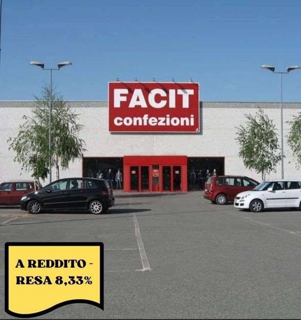 locale commerciale in vendita a Romagnano Sesia