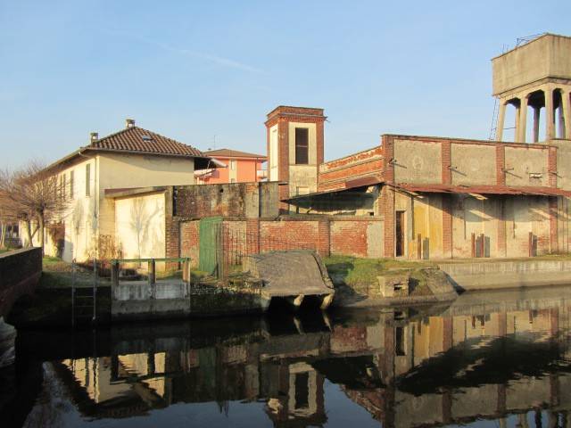 locale commerciale in vendita a Romentino