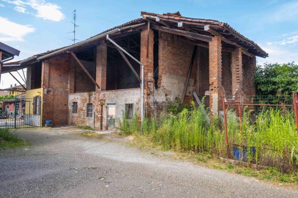 locale di sgombero in vendita a Romentino
