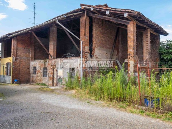 locale di sgombero in vendita a Romentino