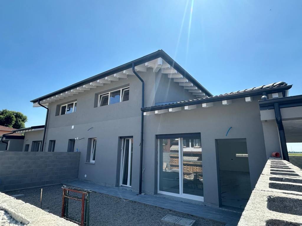 casa indipendente in vendita a Romentino