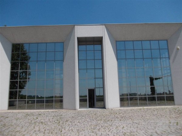 locale commerciale in vendita a Romentino
