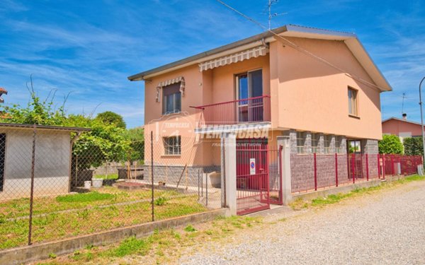casa indipendente in vendita a Romentino