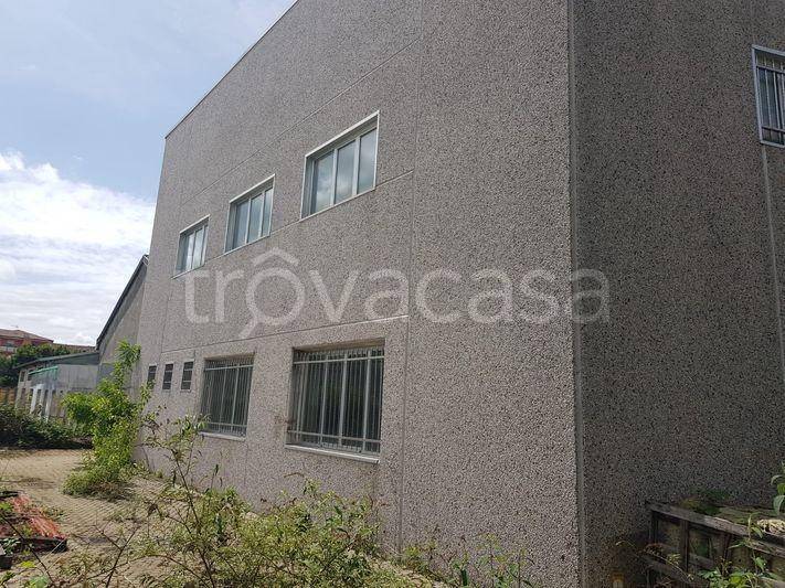 locale commerciale in vendita a Romentino