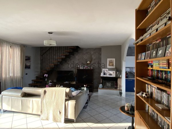 casa indipendente in vendita a Romentino