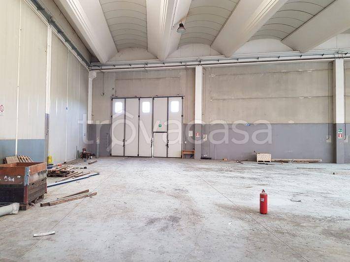 locale commerciale in vendita a Romentino