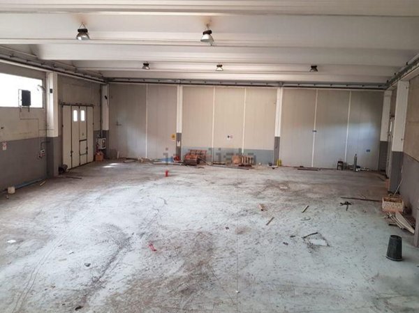 locale di sgombero in vendita a Romentino