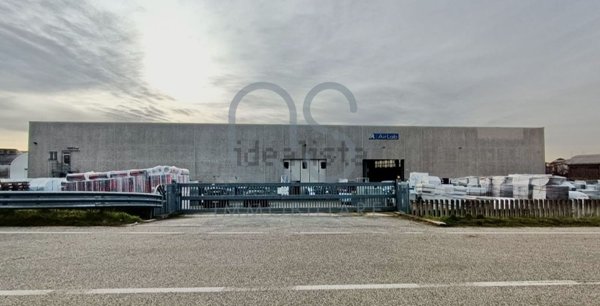 locale di sgombero in vendita a Romentino