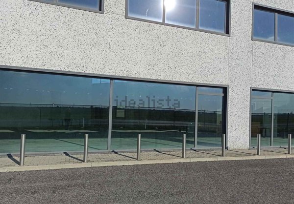 locale commerciale in vendita a Romentino