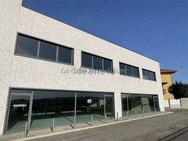 locale commerciale in vendita a Romentino