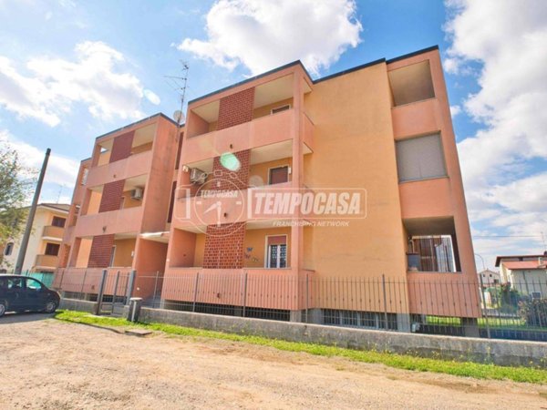 negozio in vendita a Romentino