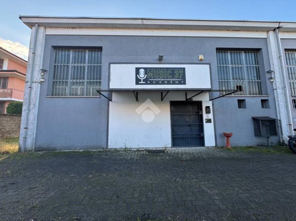 locale commerciale in vendita a Romentino