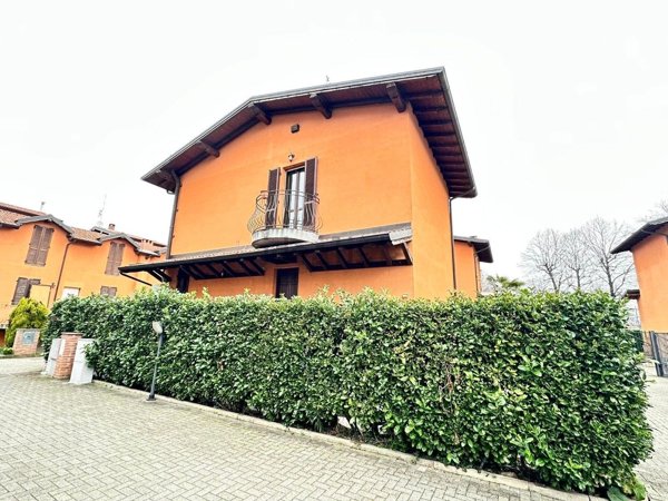 casa indipendente in vendita a Romentino
