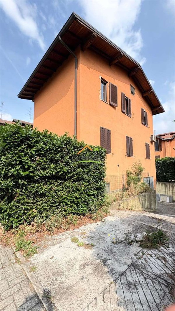 casa indipendente in vendita a Romentino