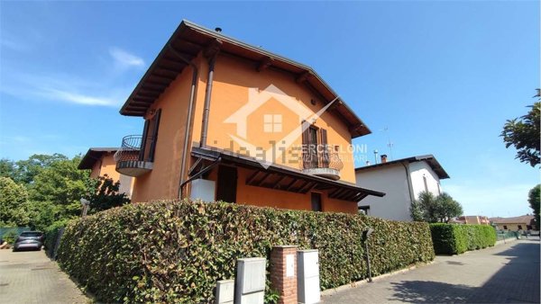 casa indipendente in vendita a Romentino