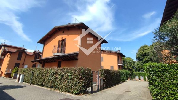 casa indipendente in vendita a Romentino
