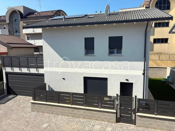 casa indipendente in vendita a Romentino