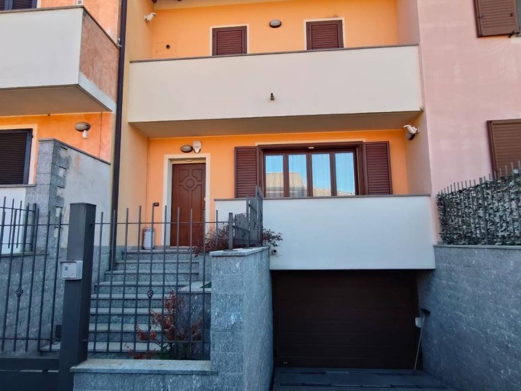 casa indipendente in vendita a Romentino