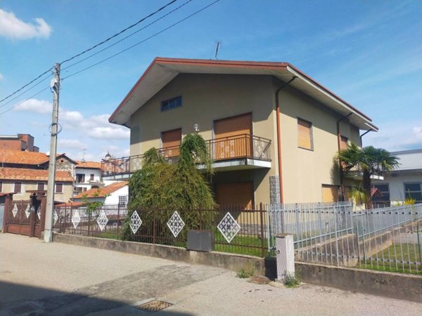 casa indipendente in vendita a San Maurizio d'Opaglio