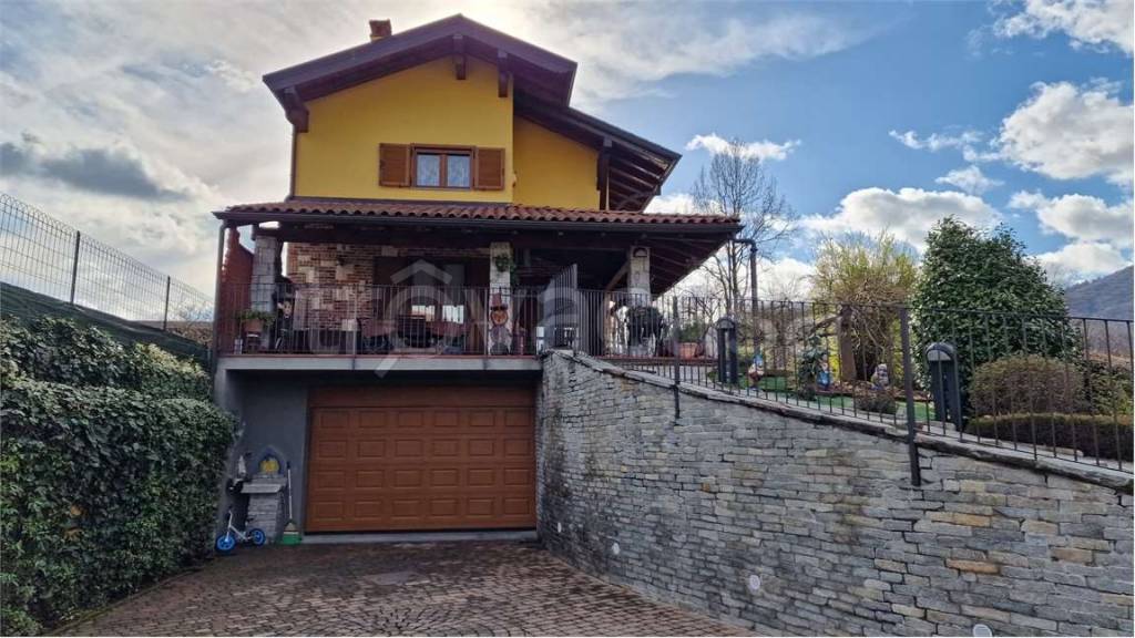 casa indipendente in vendita a San Maurizio d'Opaglio