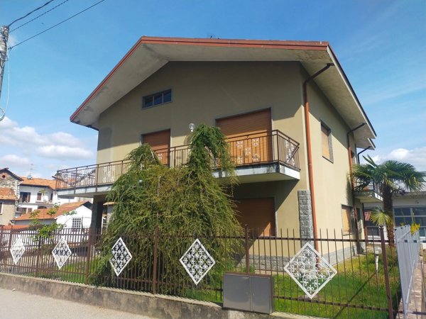 casa indipendente in vendita a San Maurizio d'Opaglio