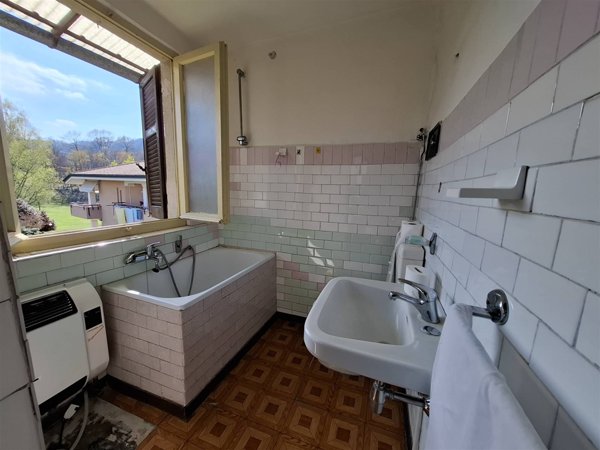 casa indipendente in vendita a San Maurizio d'Opaglio in zona Raveglia