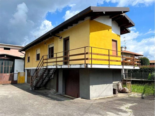 locale commerciale in vendita a San Maurizio d'Opaglio in zona Sazza