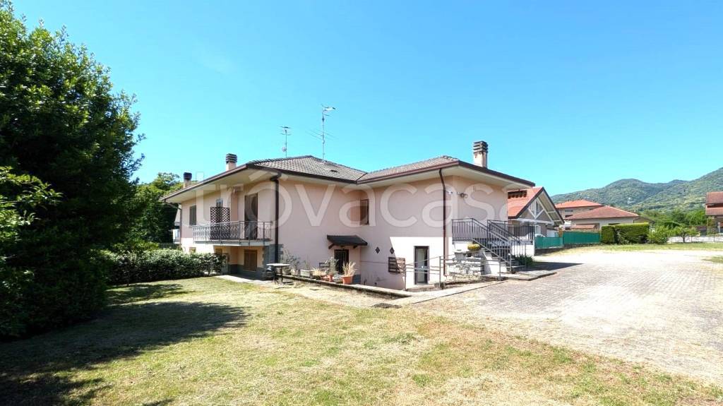 casa indipendente in vendita a San Maurizio d'Opaglio in zona Sazza