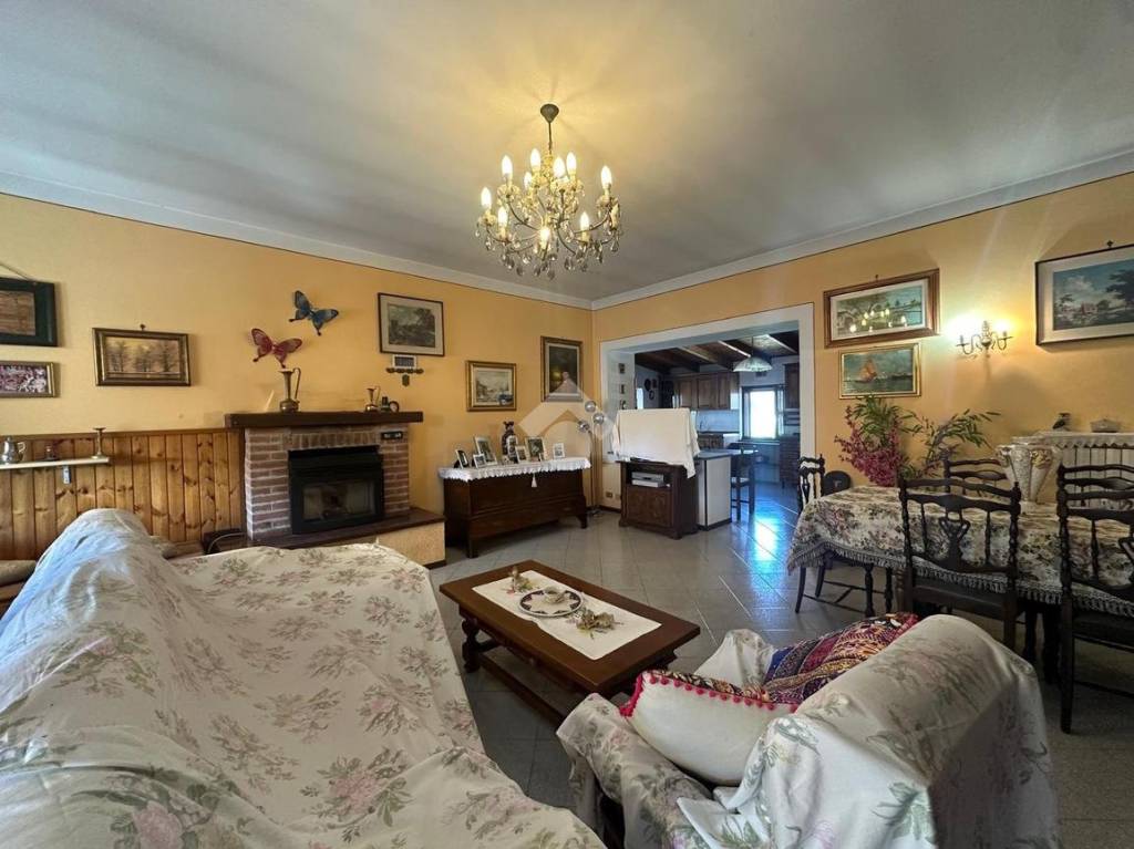 casa indipendente in vendita a San Nazzaro Sesia