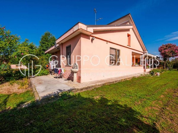 casa indipendente in vendita a San Nazzaro Sesia