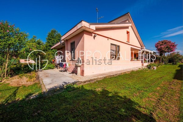 casa indipendente in vendita a San Nazzaro Sesia
