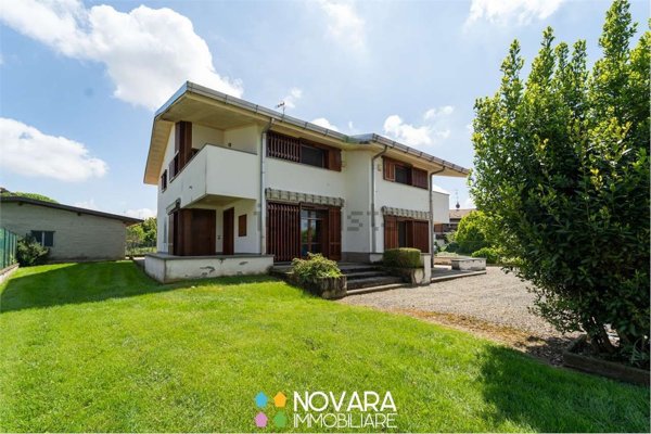 casa indipendente in vendita a San Nazzaro Sesia