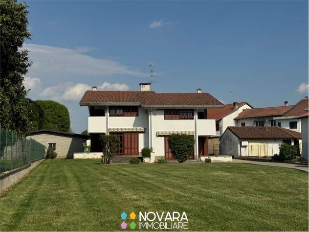 casa indipendente in vendita a San Nazzaro Sesia