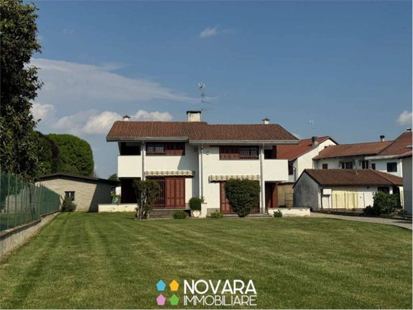 casa indipendente in vendita a San Nazzaro Sesia