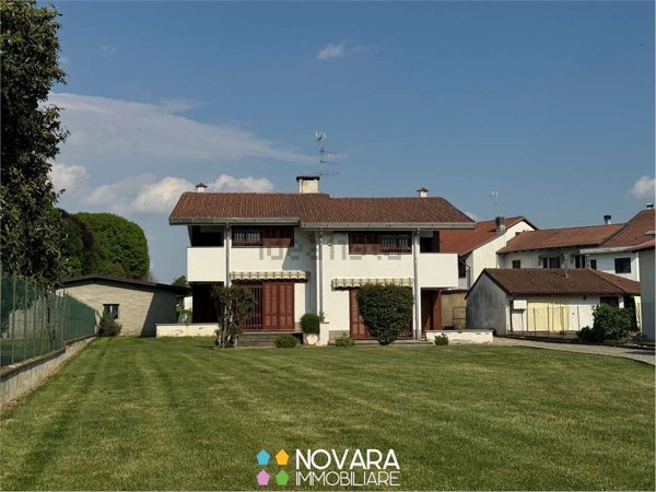 casa indipendente in vendita a San Nazzaro Sesia
