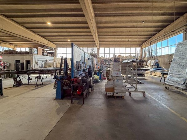 locale commerciale in vendita a San Pietro Mosezzo in zona Mosezzo