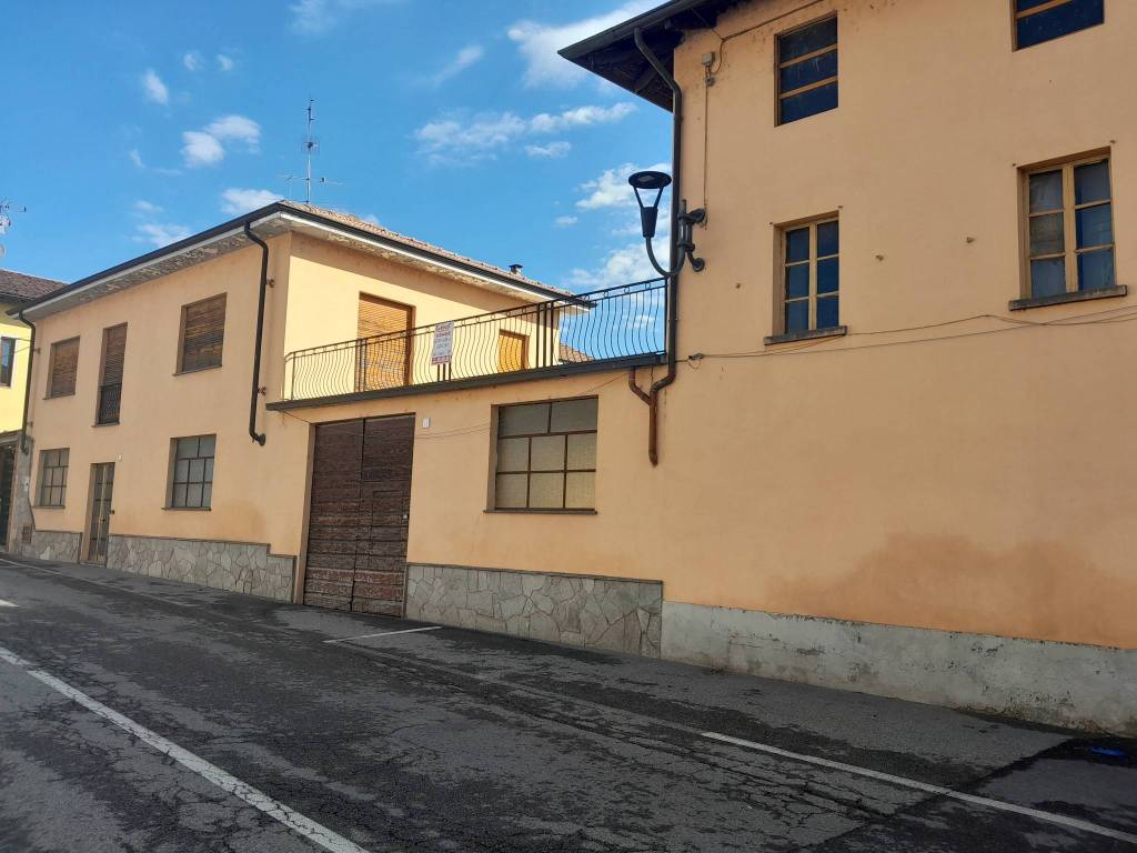 intera palazzina in vendita a Sillavengo