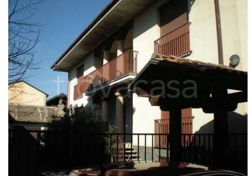 casa indipendente in vendita a Sillavengo