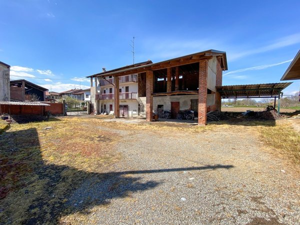 casa indipendente in vendita a Sillavengo