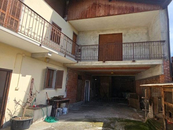 casa indipendente in vendita a Sizzano