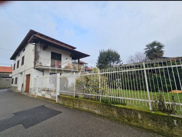 casa indipendente in vendita a Sizzano