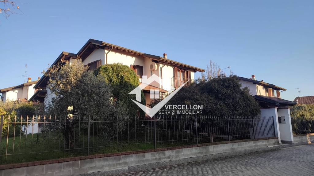 casa indipendente in vendita a Sozzago
