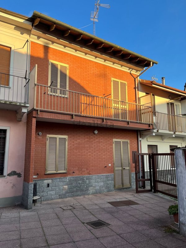 casa indipendente in vendita a Sozzago