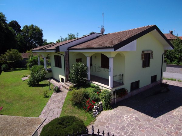 casa indipendente in vendita a Sozzago